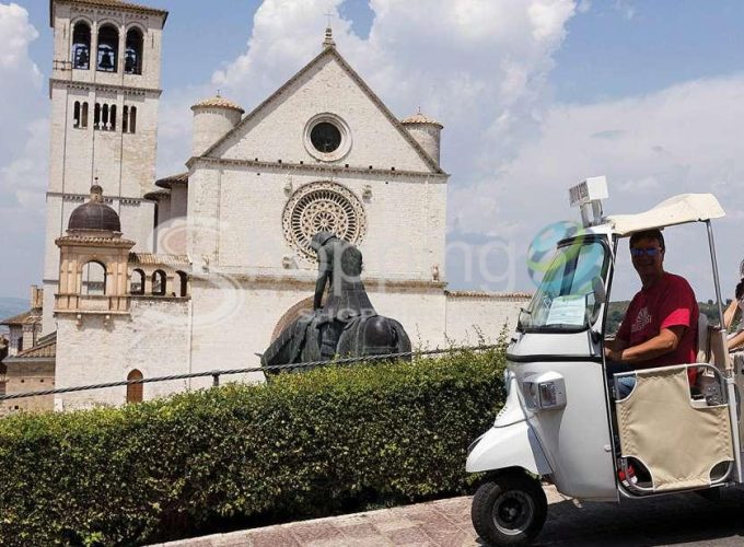 Assisi Ape Calessino Panoramic Vintage Tour In Perugia - Tour in  Perugia