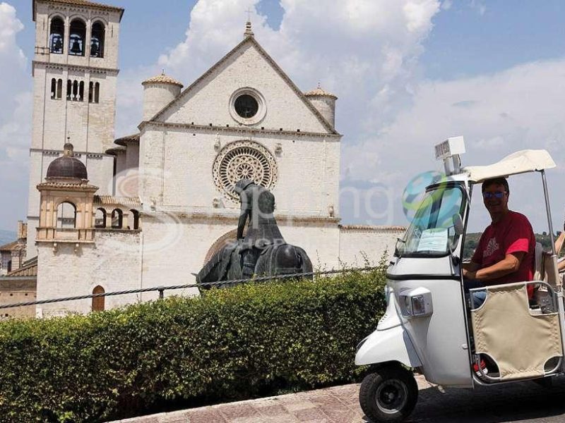 Assisi Ape Calessino Panoramic Vintage Tour In Perugia - Tour in  Perugia