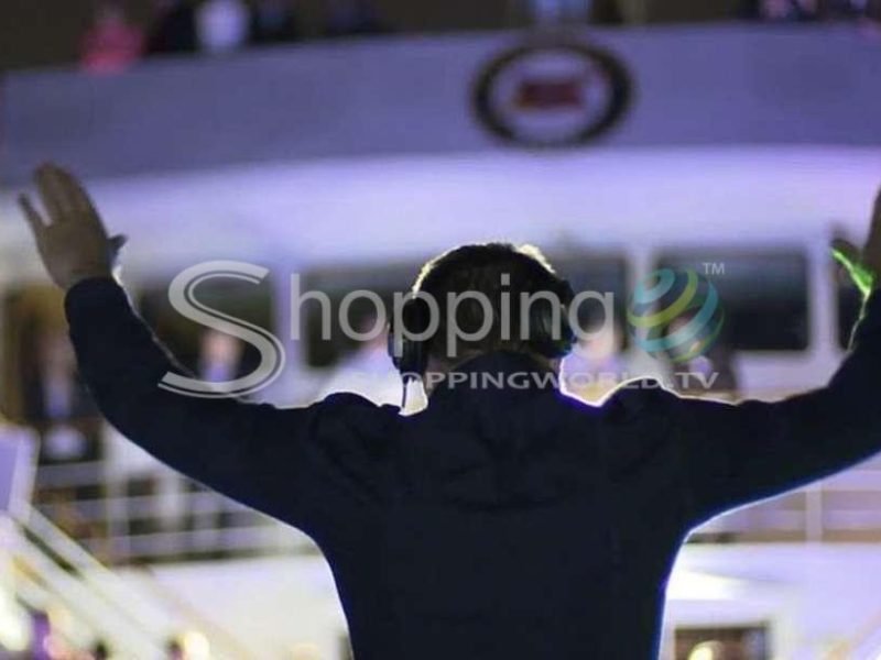 Evening cruise with live entertainment in Canada - Tour in Montreal