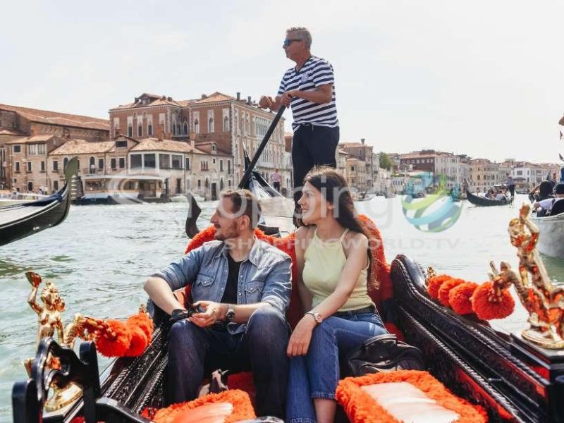Grand Canal Gondola Ride With App Commentary In Venice - Tour in  Venice