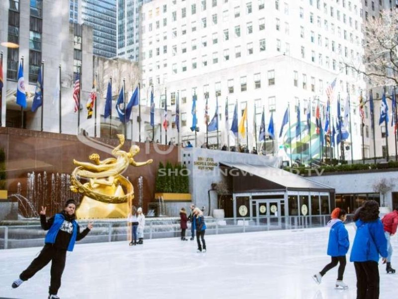 Ice skating at rockefeller center with skate rental in USA - Tour in New York City