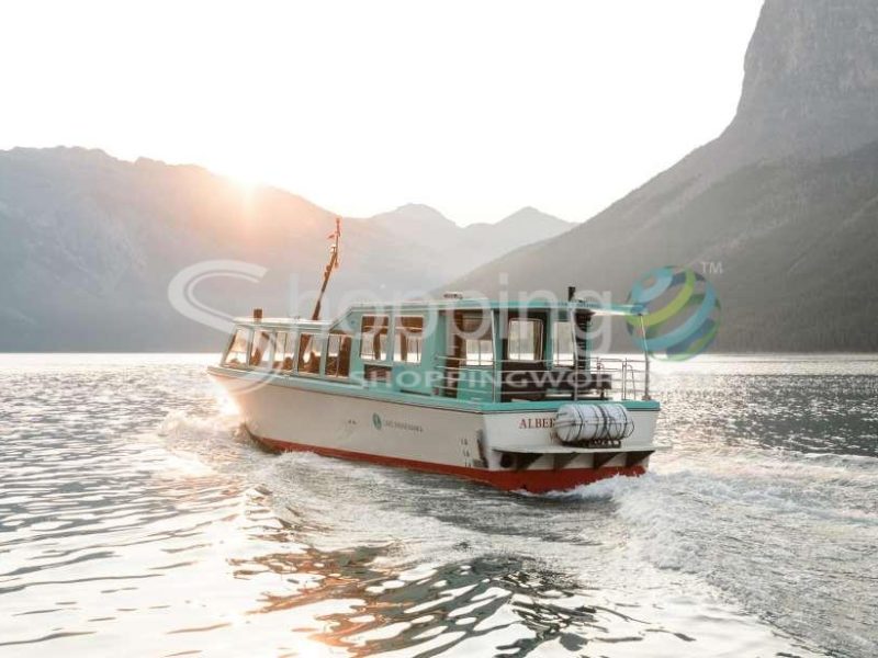 Lake minnewanka cruise in Canada - Tour in Banff
