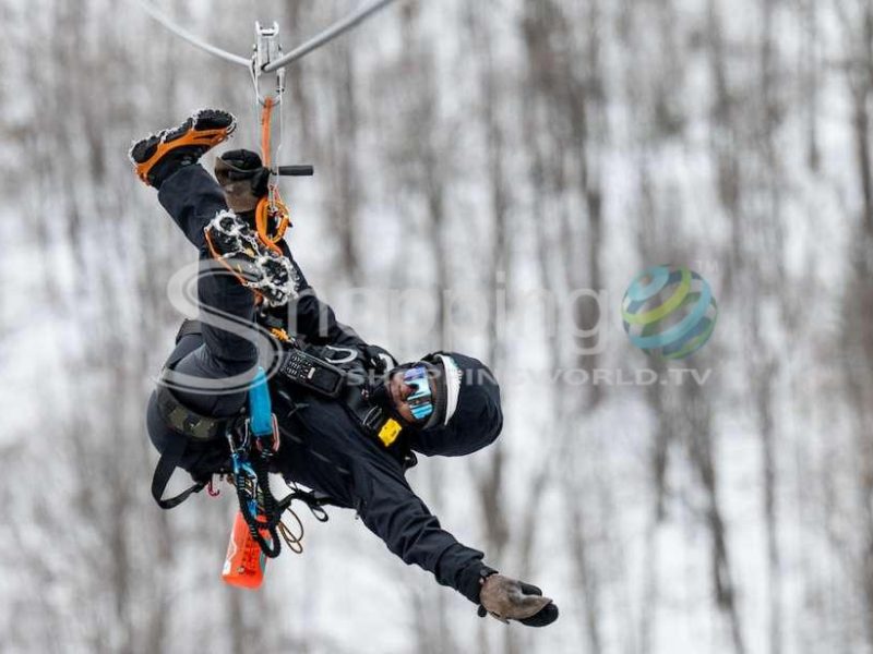 Mega ziplines and hiking in the laurentians in Montreal - Tour in  Montreal