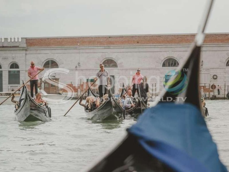 Private Gondola Ride With Photo Shoot In Venice - Tour in  Venice