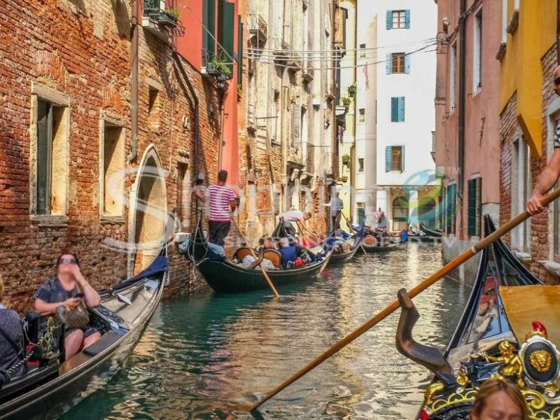 Shared Gondola Ride Through The Lagoon City In Venice - Tour in  Venice