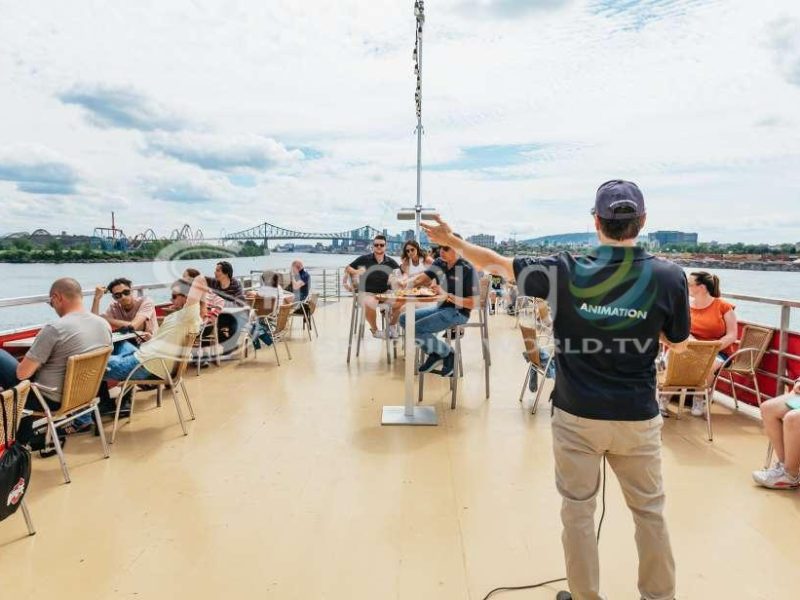 St. lawrence river sightseeing guided cruise in Canada - Tour in Montreal