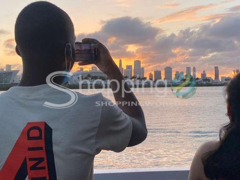 Sunset cruise through biscayne bay and south beach in Miami - Tour in  Miami