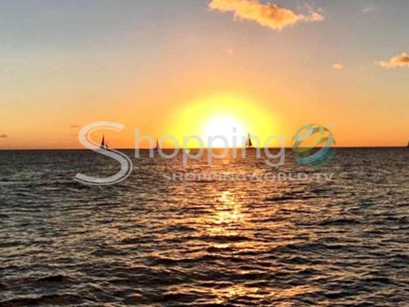 Waikiki glass bottom boat sunset cruise in USA - Tour in